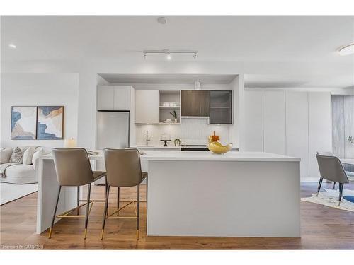 3058 Trailside Drive, Oakville, ON - Indoor Photo Showing Kitchen With Upgraded Kitchen