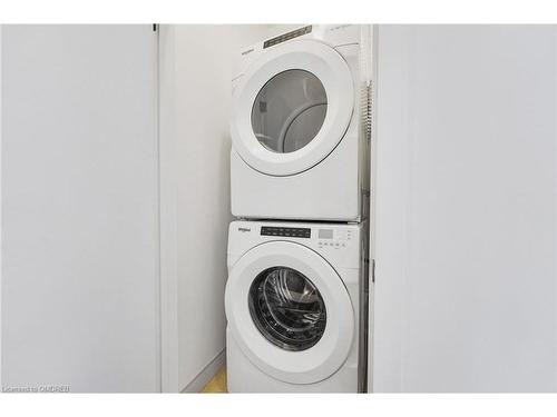 3058 Trailside Drive, Oakville, ON - Indoor Photo Showing Laundry Room