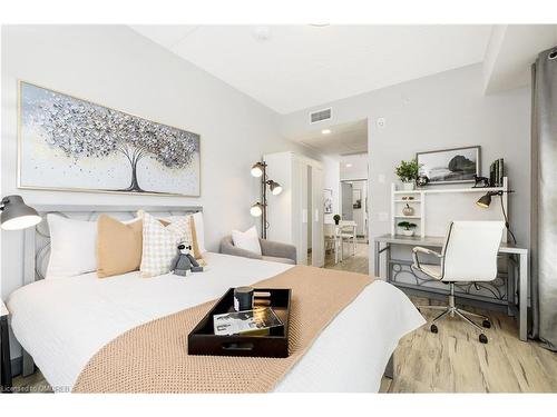 421-77 Leland Street, Hamilton, ON - Indoor Photo Showing Bedroom