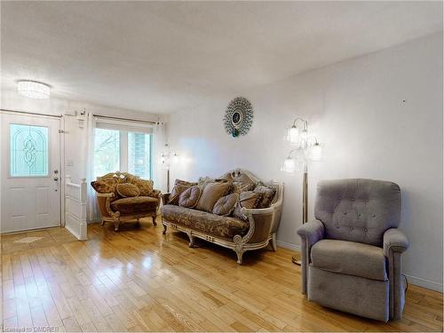 1 Jennifer Crescent, St. Catharines, ON - Indoor Photo Showing Living Room