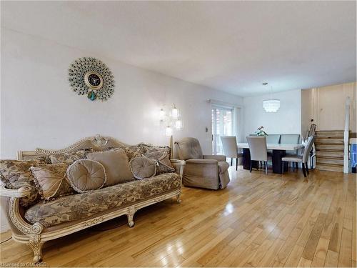 1 Jennifer Crescent, St. Catharines, ON - Indoor Photo Showing Living Room