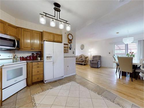 1 Jennifer Crescent, St. Catharines, ON - Indoor Photo Showing Kitchen