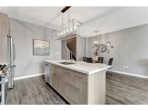 20-35 Midhurst Heights, Stoney Creek, ON - Indoor Photo Showing Kitchen