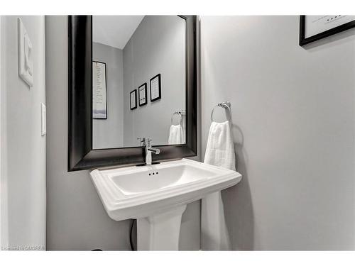 20-35 Midhurst Heights, Stoney Creek, ON - Indoor Photo Showing Bathroom