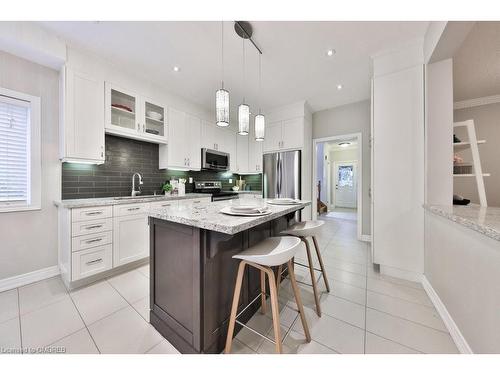 1024 Queen Street W, Mississauga, ON - Indoor Photo Showing Kitchen With Upgraded Kitchen