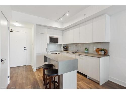 1112-2489 Taunton Road, Oakville, ON - Indoor Photo Showing Kitchen