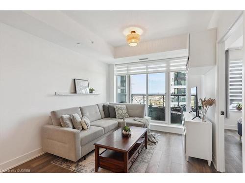 1112-2489 Taunton Road, Oakville, ON - Indoor Photo Showing Living Room