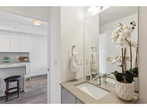 1112-2489 Taunton Road, Oakville, ON - Indoor Photo Showing Bathroom