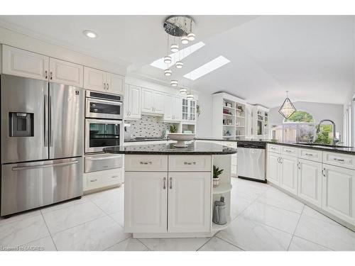 20 Craven Avenue, Burlington, ON - Indoor Photo Showing Kitchen