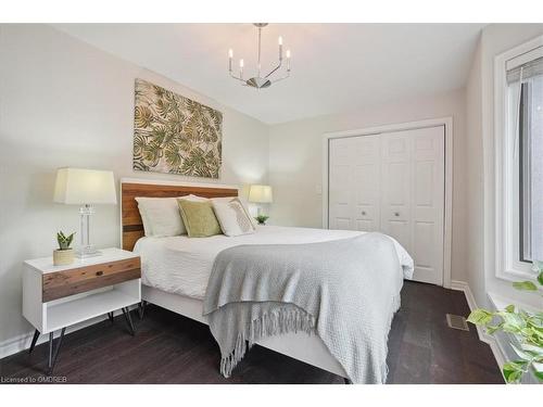 20 Craven Avenue, Burlington, ON - Indoor Photo Showing Bedroom