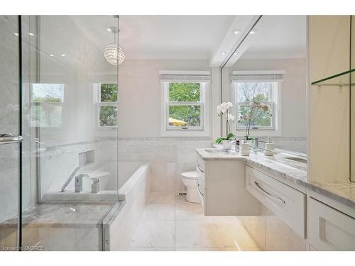 20 Craven Avenue, Burlington, ON - Indoor Photo Showing Bathroom