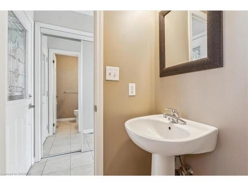 4016 Donnic Drive, Burlington, ON - Indoor Photo Showing Bathroom