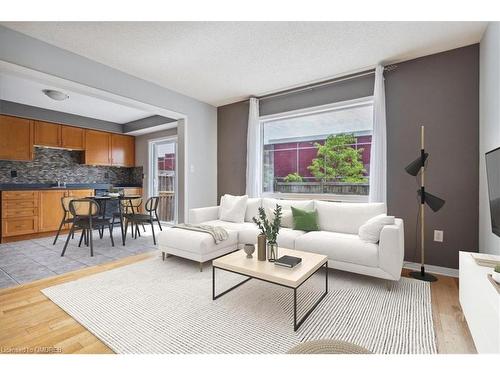 4016 Donnic Drive, Burlington, ON - Indoor Photo Showing Living Room