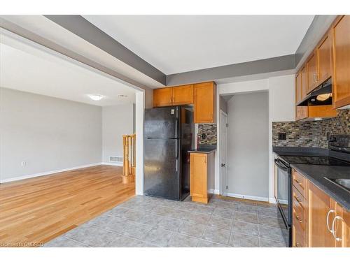 4016 Donnic Drive, Burlington, ON - Indoor Photo Showing Kitchen