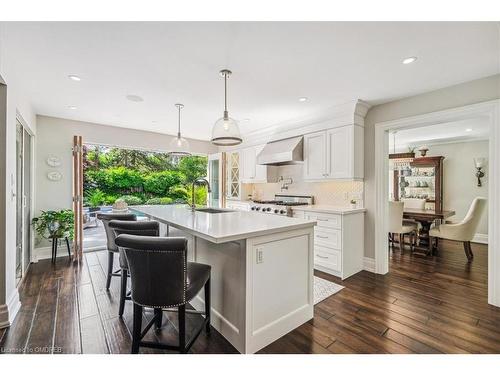 1301 Bunsden Avenue, Mississauga, ON - Indoor Photo Showing Kitchen With Upgraded Kitchen