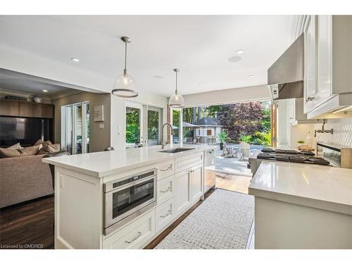 1301 Bunsden Avenue, Mississauga, ON - Indoor Photo Showing Kitchen With Upgraded Kitchen