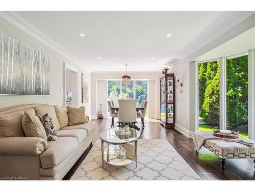 1301 Bunsden Avenue, Mississauga, ON - Indoor Photo Showing Living Room