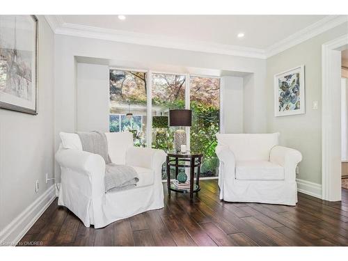 1301 Bunsden Avenue, Mississauga, ON - Indoor Photo Showing Living Room