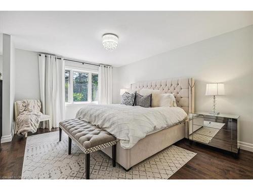 1301 Bunsden Avenue, Mississauga, ON - Indoor Photo Showing Bedroom