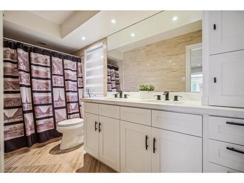 1301 Bunsden Avenue, Mississauga, ON - Indoor Photo Showing Bathroom