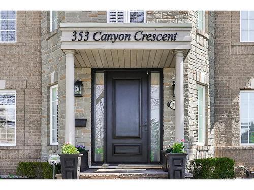 353 Canyon Crescent, Oakville, ON 