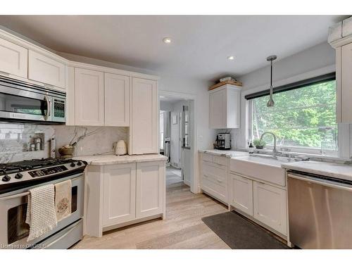 81 Chartwell Road, Oakville, ON - Indoor Photo Showing Kitchen With Upgraded Kitchen