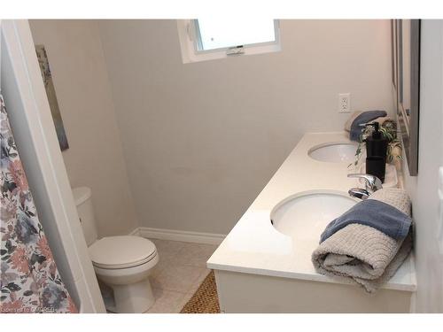 3 Nicol Street, Dundas, ON - Indoor Photo Showing Bathroom