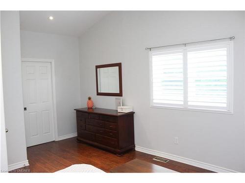 3 Nicol Street, Dundas, ON - Indoor Photo Showing Bedroom