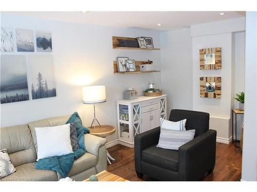 3 Nicol Street, Dundas, ON - Indoor Photo Showing Living Room