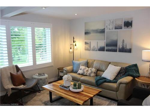 3 Nicol Street, Dundas, ON - Indoor Photo Showing Living Room