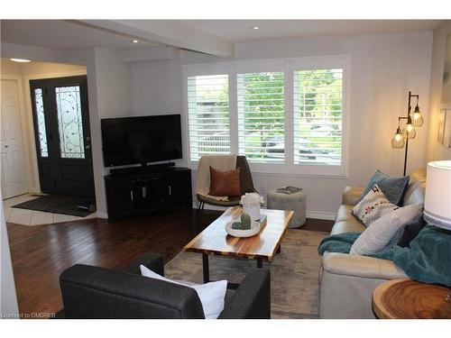 3 Nicol Street, Dundas, ON - Indoor Photo Showing Living Room