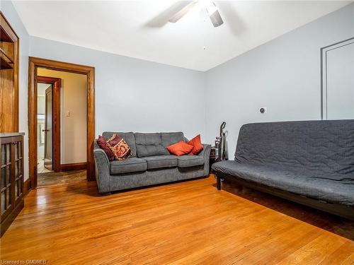 49 Eastchester Avenue, St. Catharines, ON - Indoor Photo Showing Living Room