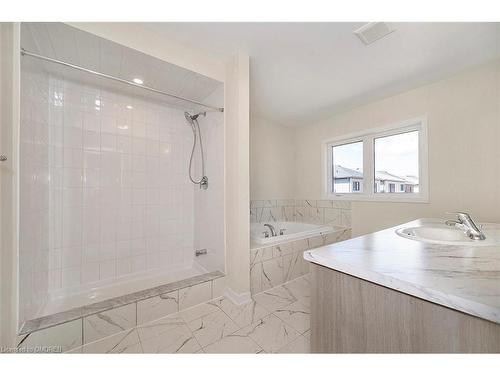 45 Lavender Road, Thorold, ON - Indoor Photo Showing Bathroom