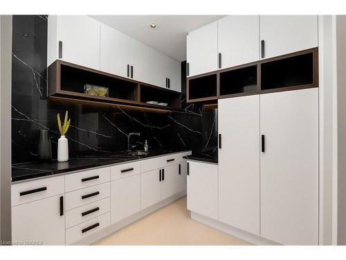 2048 Ardleigh Road, Oakville, ON - Indoor Photo Showing Kitchen