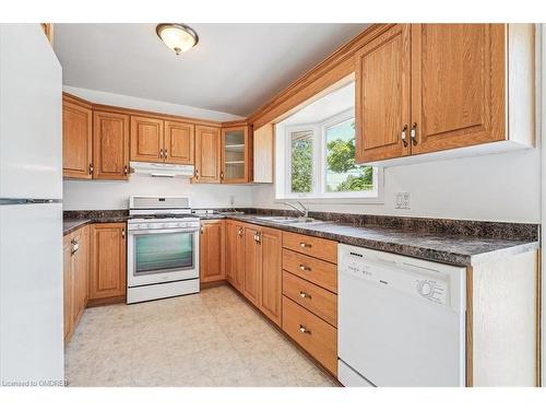 5352 Spruce Avenue, Burlington, ON - Indoor Photo Showing Kitchen