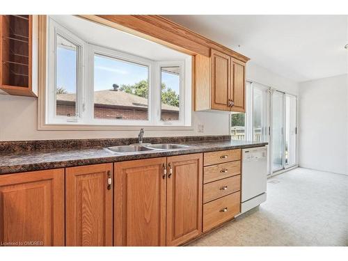 5352 Spruce Avenue, Burlington, ON - Indoor Photo Showing Kitchen With Double Sink