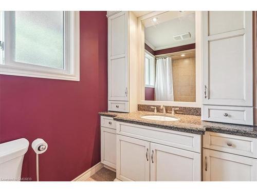 5352 Spruce Avenue, Burlington, ON - Indoor Photo Showing Bathroom