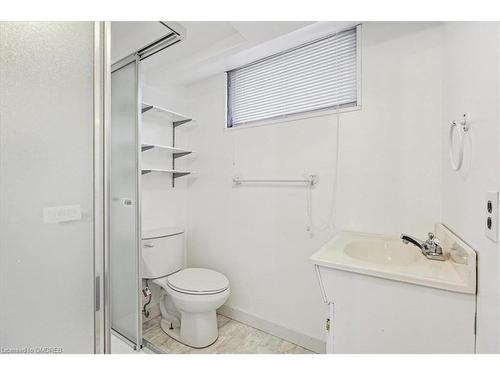 5352 Spruce Avenue, Burlington, ON - Indoor Photo Showing Bathroom