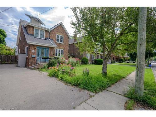 39 Court Street N, Milton, ON - Outdoor With Facade