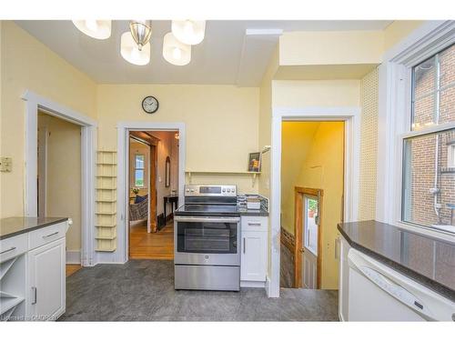 39 Court Street N, Milton, ON - Indoor Photo Showing Kitchen