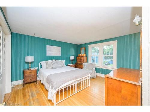 39 Court Street N, Milton, ON - Indoor Photo Showing Bedroom