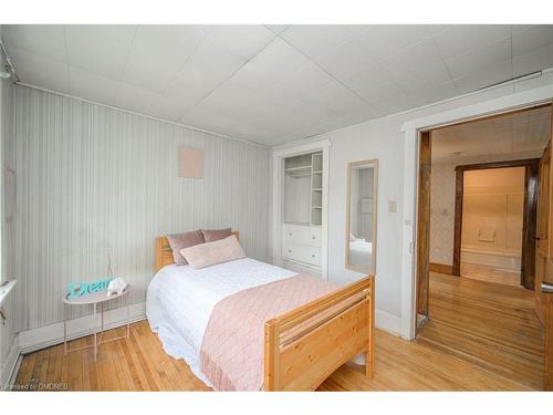 39 Court Street N, Milton, ON - Indoor Photo Showing Bedroom