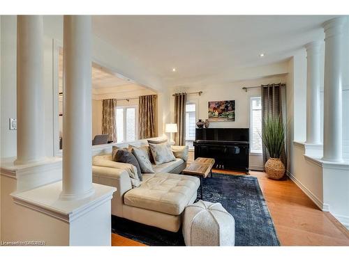 2301 Hertfordshire Way, Oakville, ON - Indoor Photo Showing Living Room