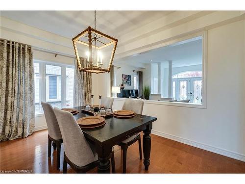 2301 Hertfordshire Way, Oakville, ON - Indoor Photo Showing Dining Room