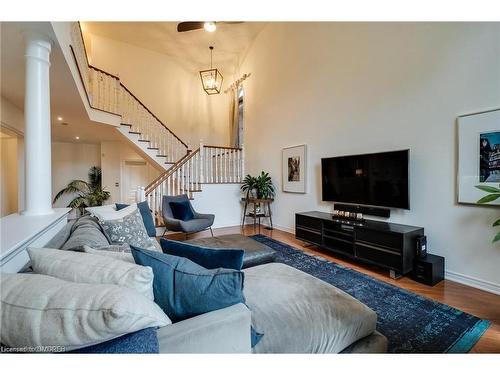 2301 Hertfordshire Way, Oakville, ON - Indoor Photo Showing Living Room