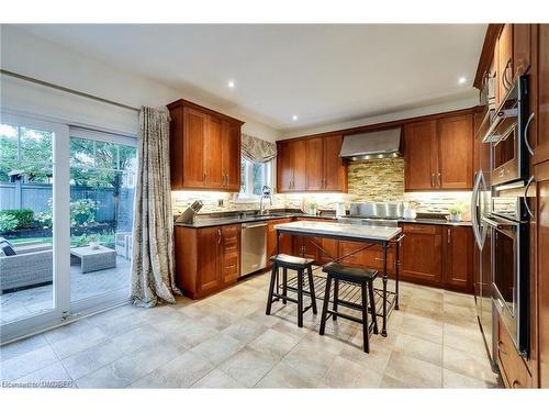 2301 Hertfordshire Way, Oakville, ON - Indoor Photo Showing Kitchen