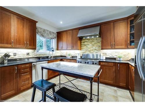 2301 Hertfordshire Way, Oakville, ON - Indoor Photo Showing Kitchen With Double Sink