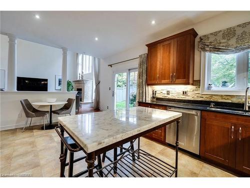 2301 Hertfordshire Way, Oakville, ON - Indoor