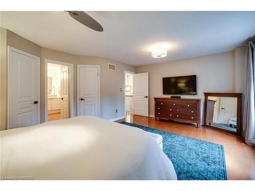 2301 Hertfordshire Way, Oakville, ON - Indoor Photo Showing Bedroom