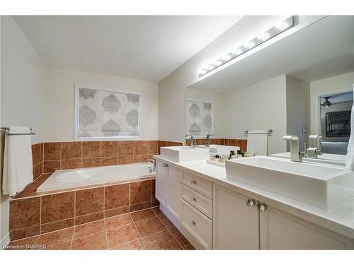 2301 Hertfordshire Way, Oakville, ON - Indoor Photo Showing Bathroom